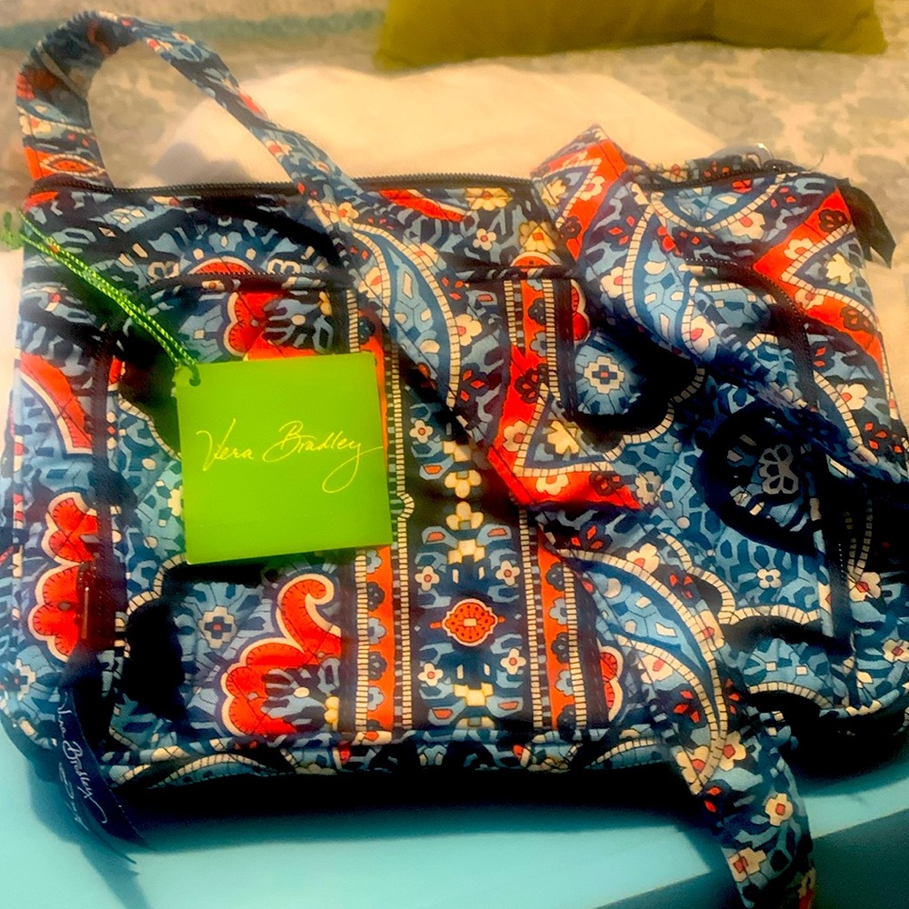 Vera Bradley shoulder bag. Navy & Red print. 10x7 over all size.